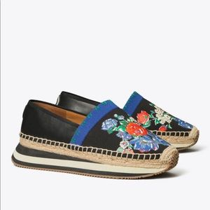 Tory Burch floral printed daisy tea rose espadrille slip-ons! Size US9